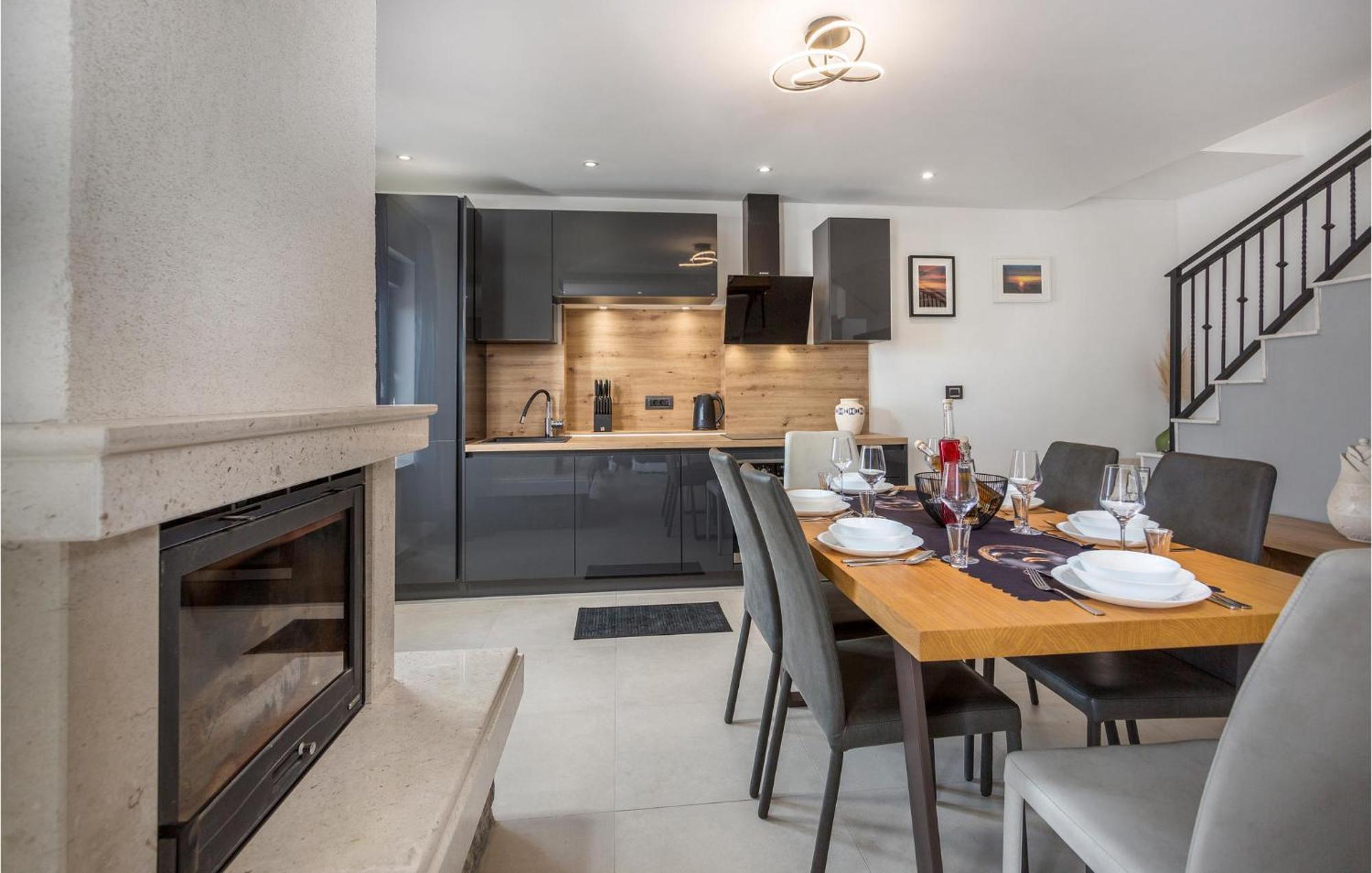 Beautiful In With Kitchen Icici